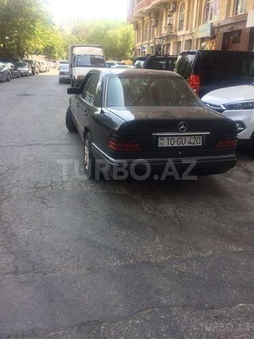 Mercedes E 220 1994, 313,000 km - 2.2 л - Bakı