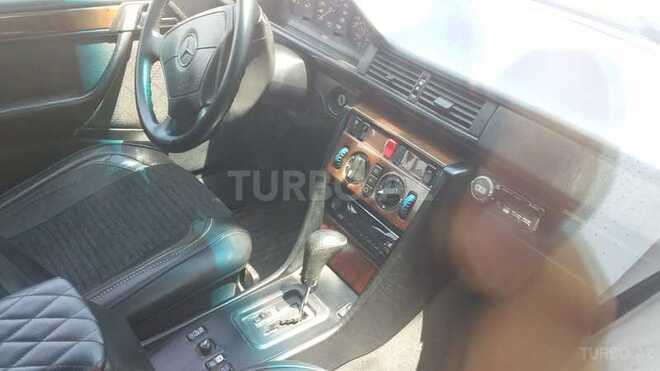 Mercedes E 220 1994, 313,000 km - 2.2 л - Bakı
