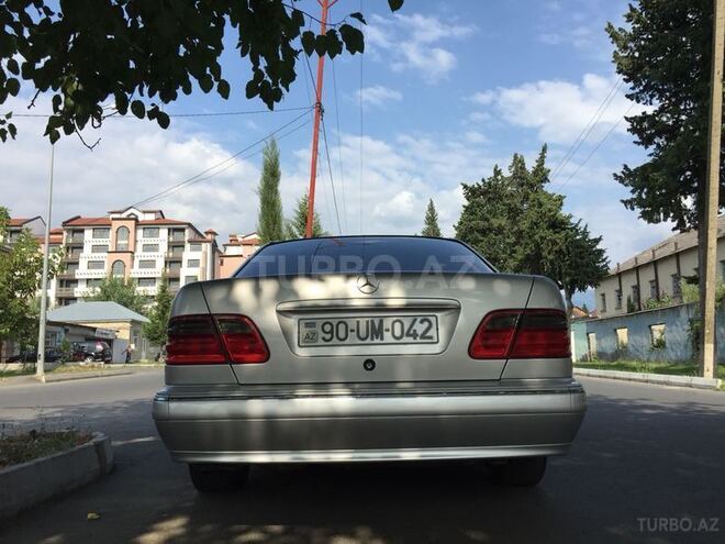 Mercedes E 280 2000, 286,032 km - 2.8 л - Zaqatala