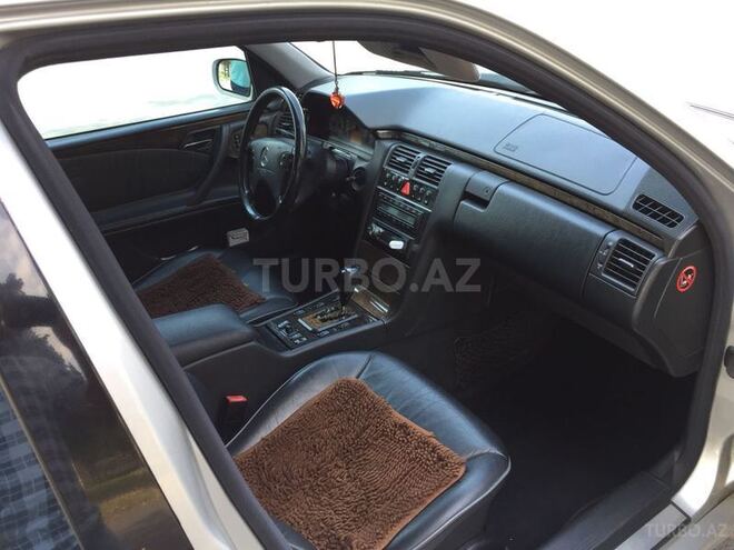 Mercedes E 280 2000, 286,032 km - 2.8 л - Zaqatala