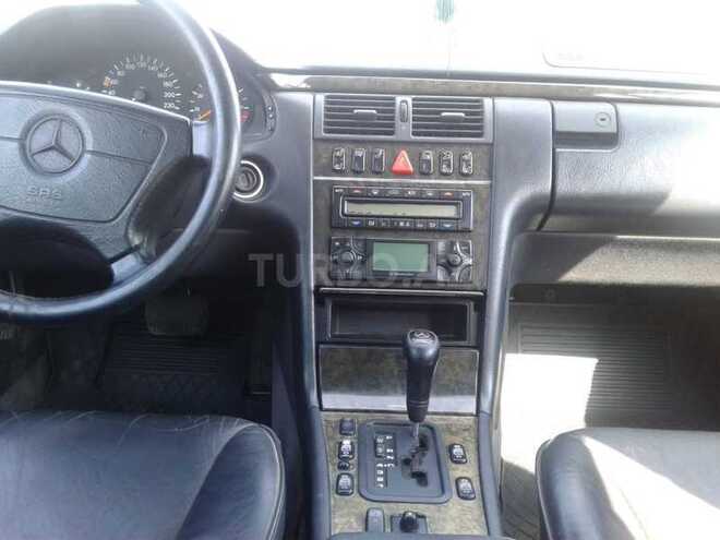 Mercedes E 240 1998, 271,000 km - 2.4 l - Bakı