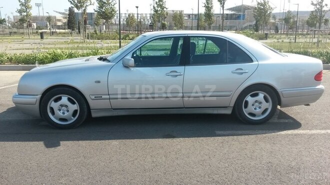 Mercedes E 240 1998, 271,000 km - 2.4 l - Bakı