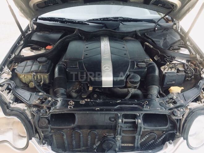 Mercedes E 240 2001, 196,000 km - 2.4 l - Bakı