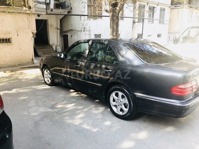 Mercedes E 240 2001, 288,809 km - 2.6 l - Bakı