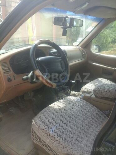 Ford Explorer 1995, 200,000 km - 3.1 l - Astara