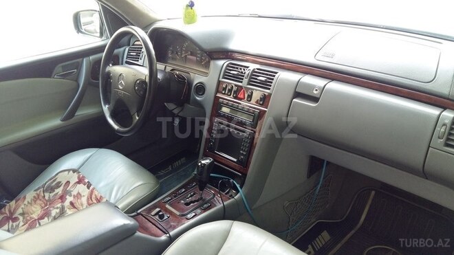 Mercedes E 280 2001, 323,200 km - 2.8 л - Bakı