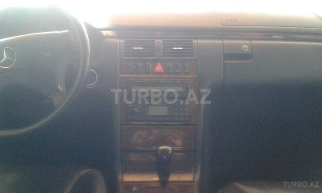 Mercedes E 240 2001, 195,000 km - 2.6 l - Mingəçevir