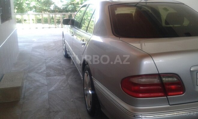 Mercedes E 240 2001, 195,000 km - 2.6 l - Mingəçevir