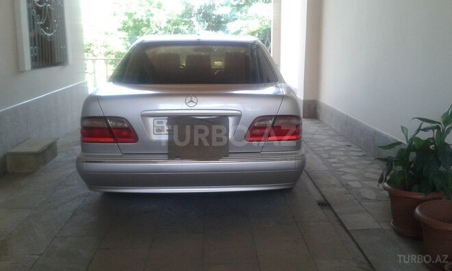 Mercedes E 240 2001, 195,000 km - 2.6 l - Mingəçevir