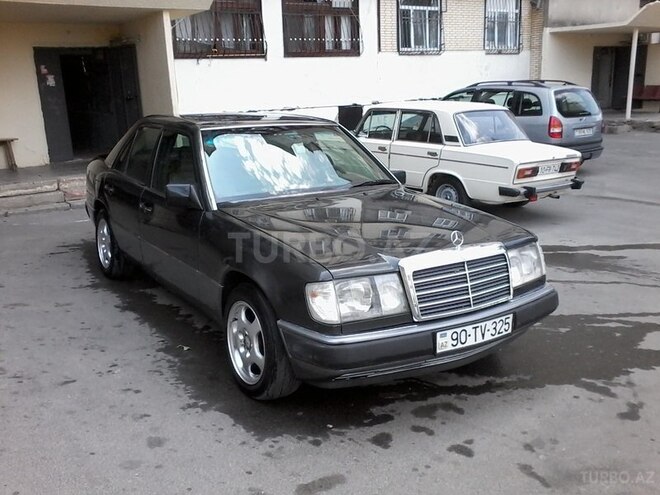 Mercedes E 300 1992, 235,860 km - 3.0 l - Bakı