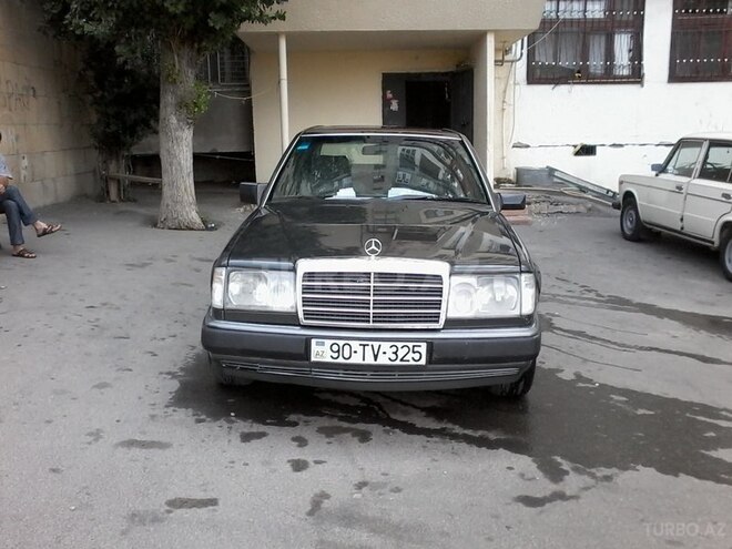 Mercedes E 300 1992, 235,860 km - 3.0 l - Bakı
