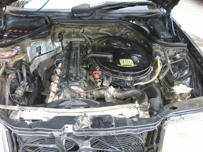 Mercedes E 300 1992, 235,860 km - 3.0 l - Bakı