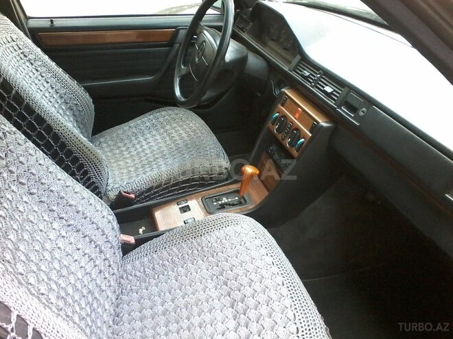 Mercedes E 300 1992, 235,860 km - 3.0 l - Bakı