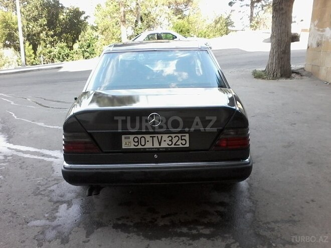 Mercedes E 300 1992, 235,860 km - 3.0 l - Bakı