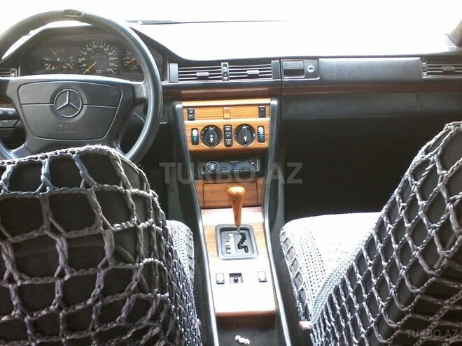 Mercedes E 300 1992, 235,860 km - 3.0 l - Bakı