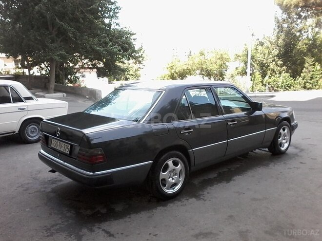 Mercedes E 300 1992, 235,860 km - 3.0 l - Bakı