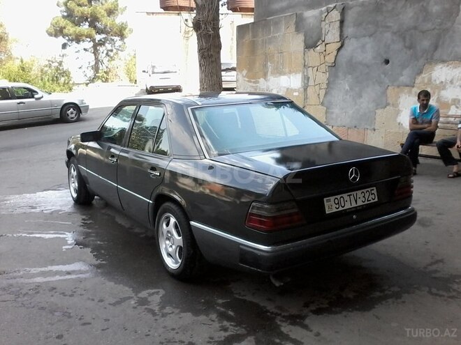 Mercedes E 300 1992, 235,860 km - 3.0 l - Bakı