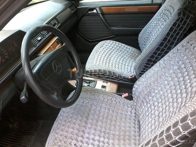 Mercedes E 300 1992, 235,860 km - 3.0 l - Bakı