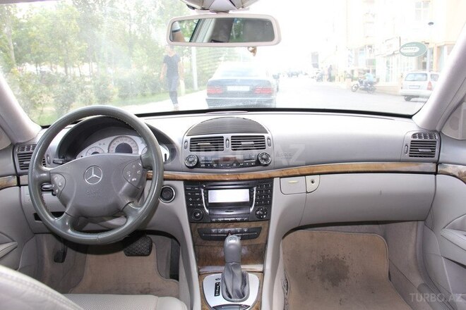 Mercedes E 240 2002, 210,000 km - 2.6 л - Bakı