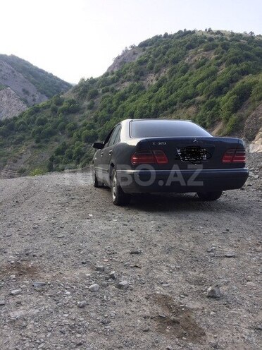 Mercedes E 320 1999, 255,000 km - 3.2 l - Bakı