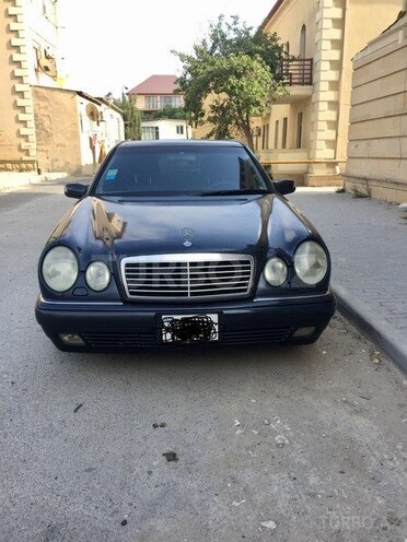 Mercedes E 320 1999, 255,000 km - 3.2 l - Bakı