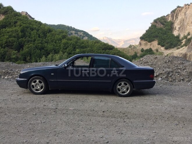 Mercedes E 320 1999, 255,000 km - 3.2 l - Bakı