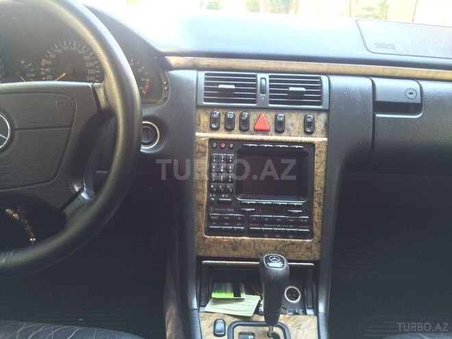 Mercedes E 320 1999, 255,000 km - 3.2 l - Bakı