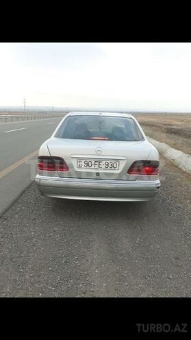Mercedes E 220 2001, 252,000 km - 2.2 l - Bakı