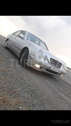 Mercedes E 220 2001, 252,000 km - 2.2 l - Bakı