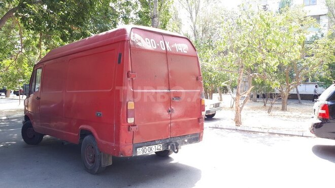 Mercedes 208 D 1992, 335,000 km - 2.3 л - Bakı