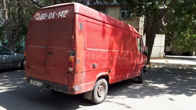 Mercedes 208 D 1992, 335,000 km - 2.3 л - Bakı