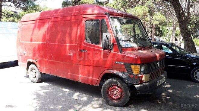 Mercedes 208 D 1992, 335,000 km - 2.3 л - Bakı