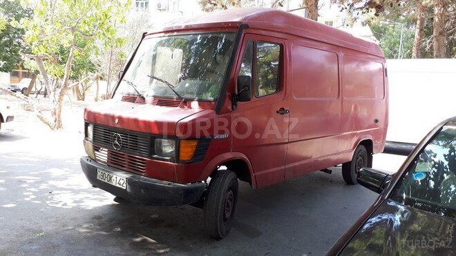 Mercedes 208 D 1992, 335,000 km - 2.3 л - Bakı