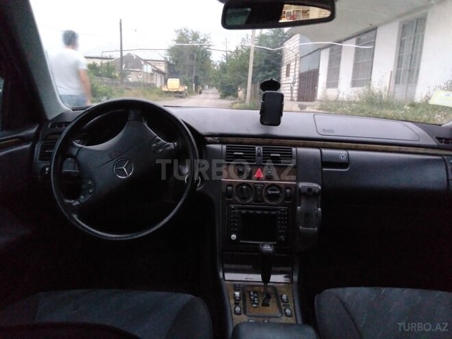 Mercedes E 240 1999, 372,000 km - 2.4 l - Qazax