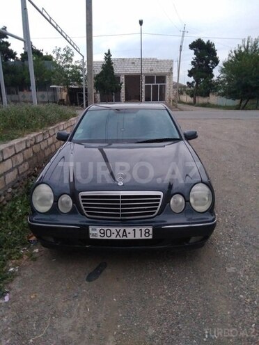 Mercedes E 240 1999, 372,000 km - 2.4 l - Qazax