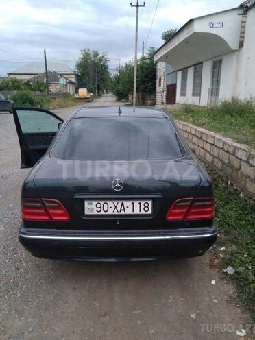 Mercedes E 240 1999, 372,000 km - 2.4 l - Qazax