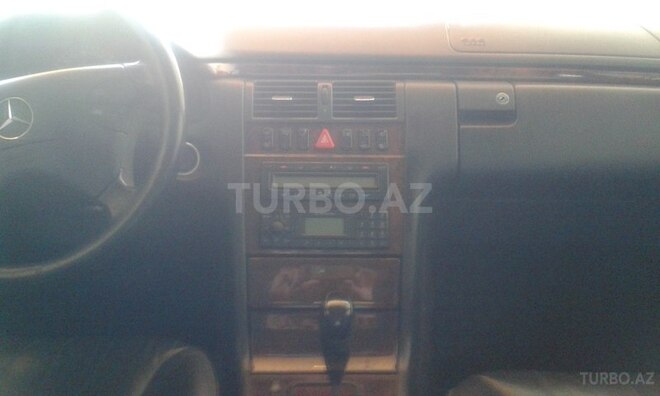 Mercedes E 240 2001, 195,000 km - 2.6 l - Mingəçevir
