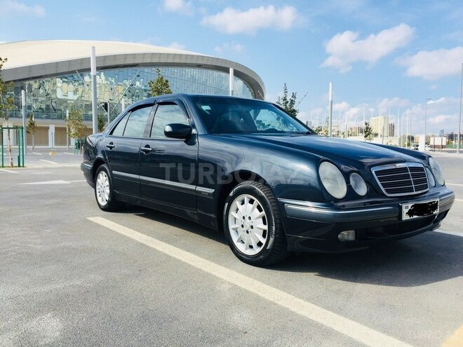Mercedes E 220 2001, 297,557 km - 2.2 l - Bakı