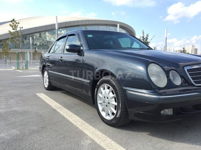 Mercedes E 220 2001, 297,557 km - 2.2 l - Bakı