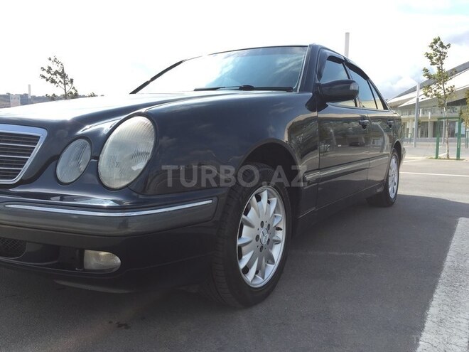 Mercedes E 220 2001, 297,557 km - 2.2 l - Bakı