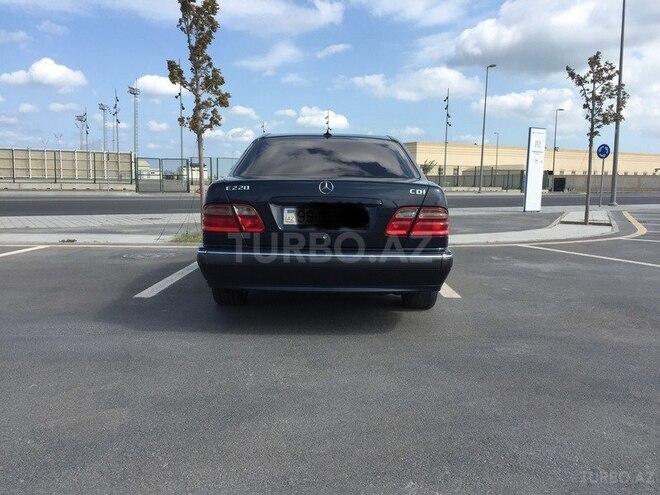 Mercedes E 220 2001, 297,557 km - 2.2 l - Bakı