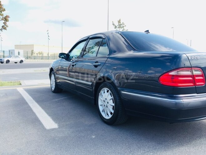 Mercedes E 220 2001, 297,557 km - 2.2 l - Bakı