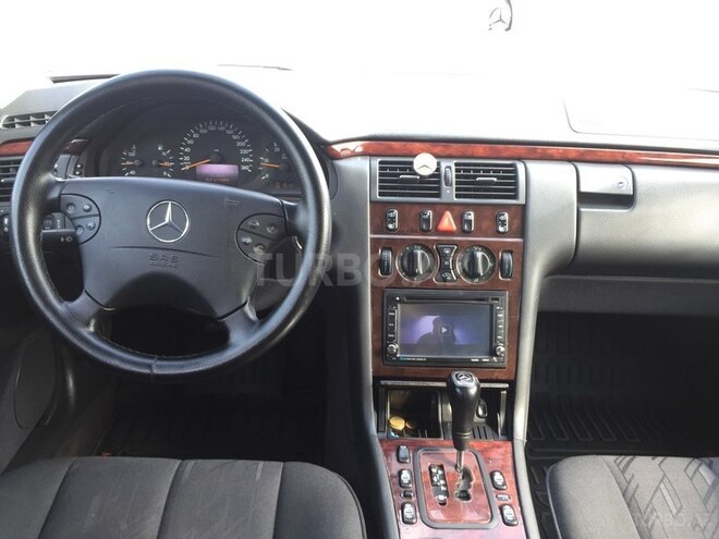 Mercedes E 220 2001, 297,557 km - 2.2 l - Bakı