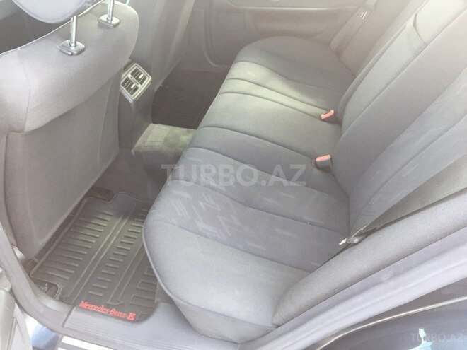 Mercedes E 220 2001, 297,557 km - 2.2 l - Bakı