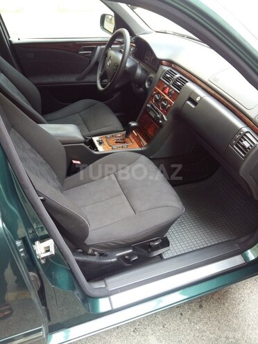 Mercedes E 270 2000, 240,000 km - 2.7 l - Bakı