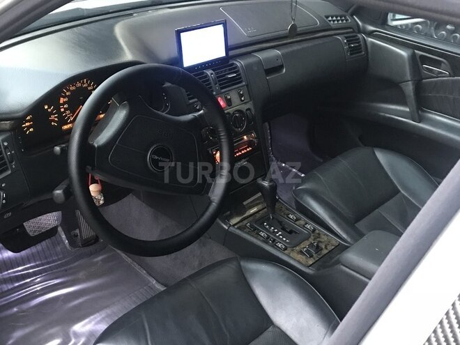 Mercedes E 240 1997, 240,000 km - 2.4 l - Bakı