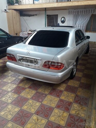 Mercedes E 240 1999, 180,000 km - 2.6 l - Gəncə