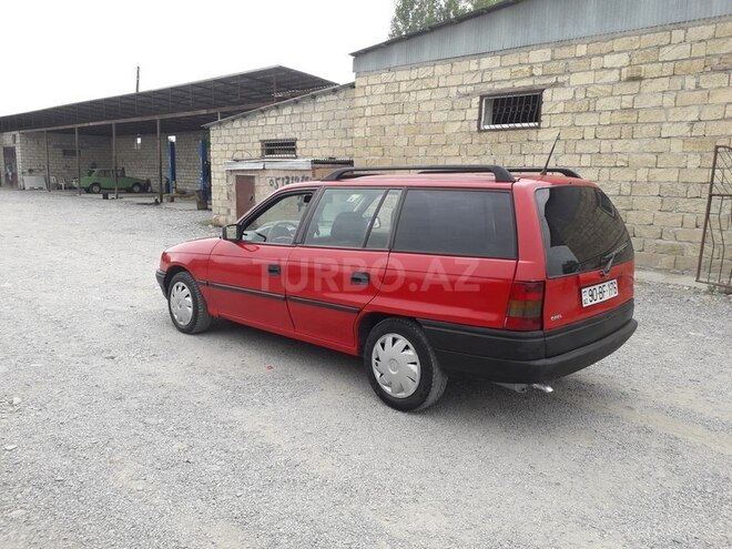 Opel Astra 1995, 295,000 km - 1.6 l - Ucar