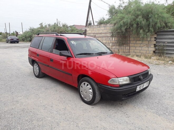 Opel Astra 1995, 295,000 km - 1.6 l - Ucar