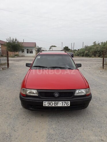 Opel Astra 1995, 295,000 km - 1.6 l - Ucar